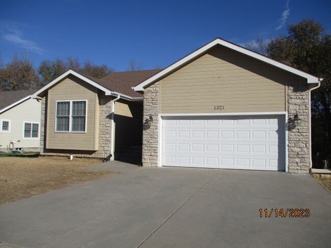 property at 1321 Overbrooke Dr