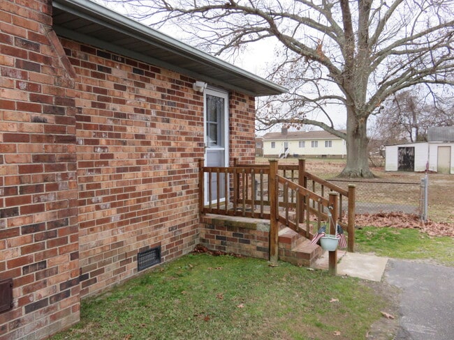 6729 Cold Harbor Rd in Mechanicsville, VA - Foto de edificio - Building Photo