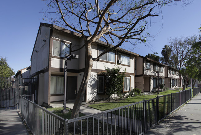 Vineland in North Hollywood, CA - Building Photo - Building Photo