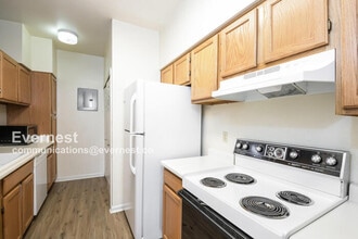 7476 Singing Hills Dr in Boulder, CO - Building Photo - Building Photo