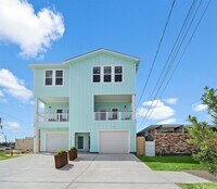 2307 Bernardo De Galvez Ave in Galveston, TX - Foto de edificio - Building Photo