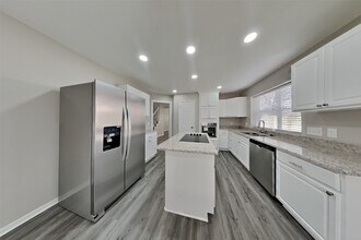 802 Sierra Lake Dr in Katy, TX - Building Photo - Building Photo