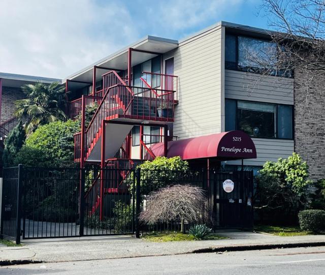 5215 15th Ave NE in Seattle, WA - Building Photo