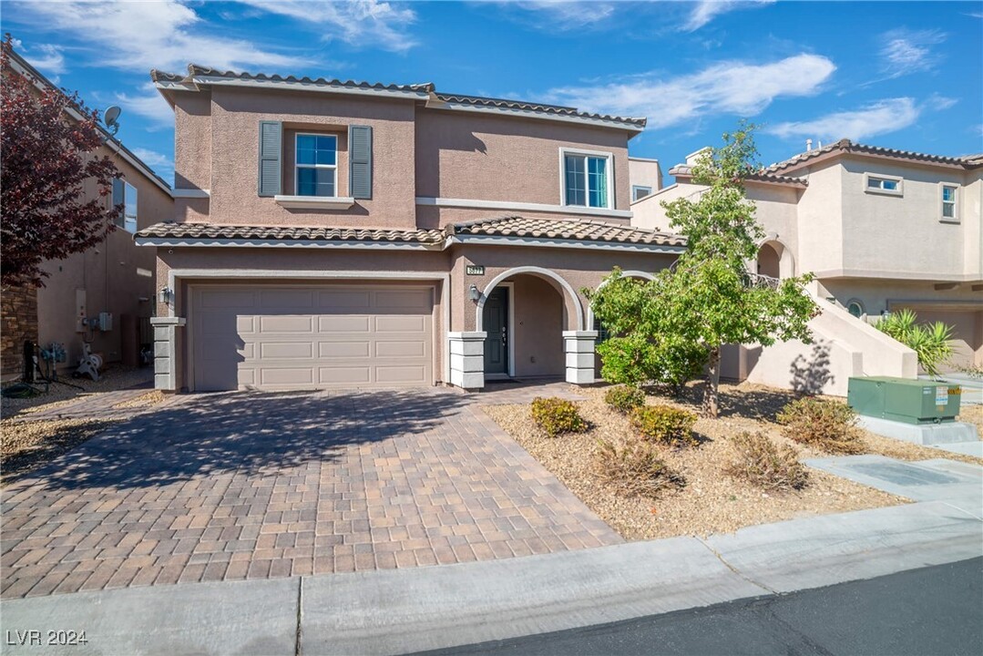 5677 Colante Falls Dr in Las Vegas, NV - Building Photo