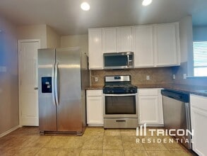 294 Pigeonberry Pass in Buda, TX - Foto de edificio - Building Photo