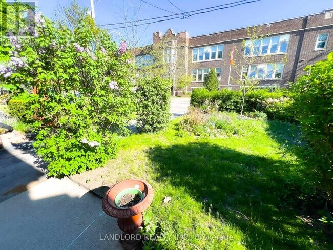 16 Earl Haig Ave in Toronto, ON - Building Photo - Building Photo