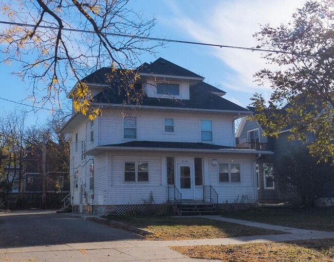 property at 818 W Center St