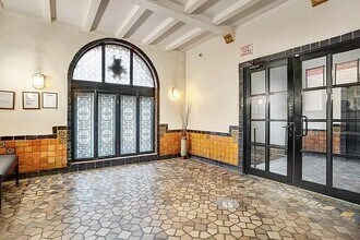 201 E 35th St in New York, NY - Building Photo - Building Photo