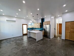 720 San Pascual Ave in Los Angeles, CA - Foto de edificio - Building Photo