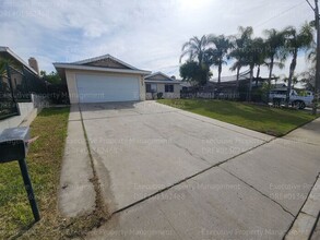 3117 Sterling Rd in Bakersfield, CA - Building Photo - Building Photo