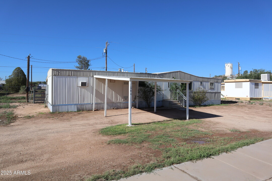 694 E Lesli Dr in Benson, AZ - Building Photo