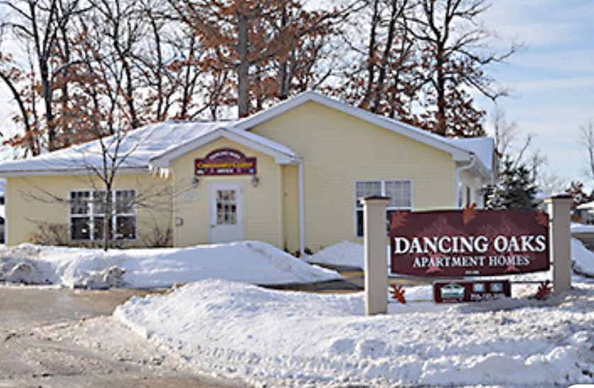 Dancing Oaks Cottages in Menomonie, WI - Building Photo