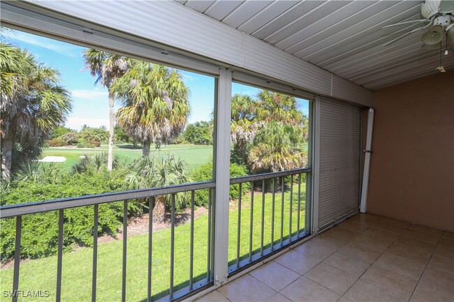 221 Cypress Way E in Naples, FL - Foto de edificio - Building Photo