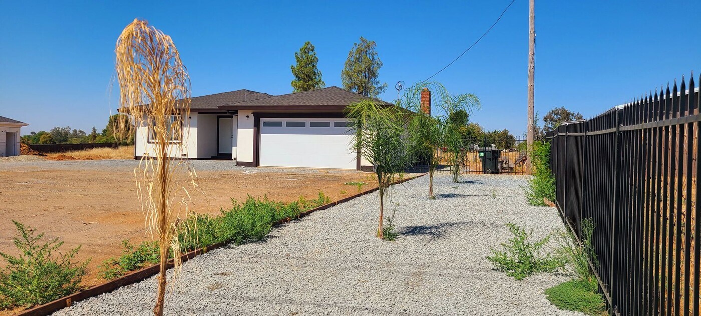 7810 Excelsior Rd in Sacramento, CA - Building Photo