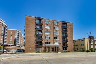 659 S River Rd in Des Plaines, IL - Building Photo