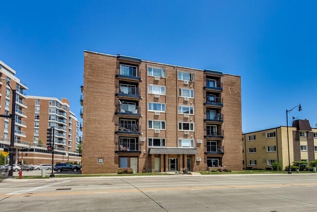 property at 659 S River Rd