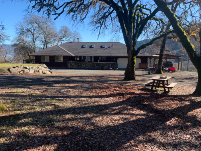 8670 Feliz Creek Dr in Ukiah, CA - Building Photo