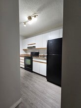5820 58A St in Red Deer, AB - Building Photo - Building Photo