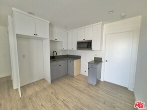 1732 Crenshaw Blvd in Los Angeles, CA - Building Photo - Building Photo