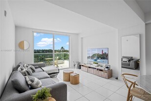 6362 Collins Ave in Miami Beach, FL - Building Photo