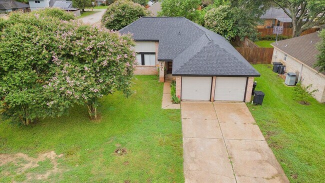 property at 2601 Village Cir Dr