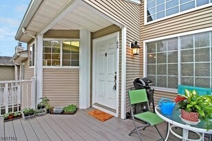 62 Bentley Ct in Bedminster, NJ - Building Photo