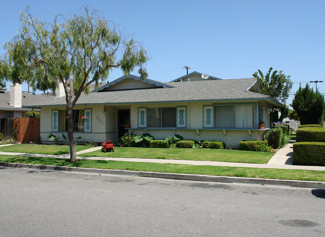 7571 Volga Dr in Huntington Beach, CA - Building Photo - Building Photo