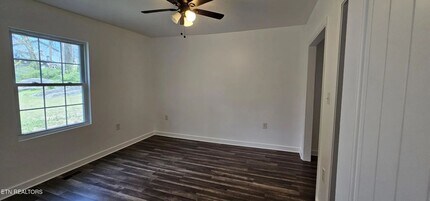 280 W Newcomen St in Alcoa, TN - Building Photo - Building Photo