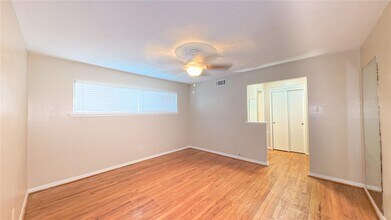 3727 Woodvalley Dr in Houston, TX - Building Photo - Building Photo