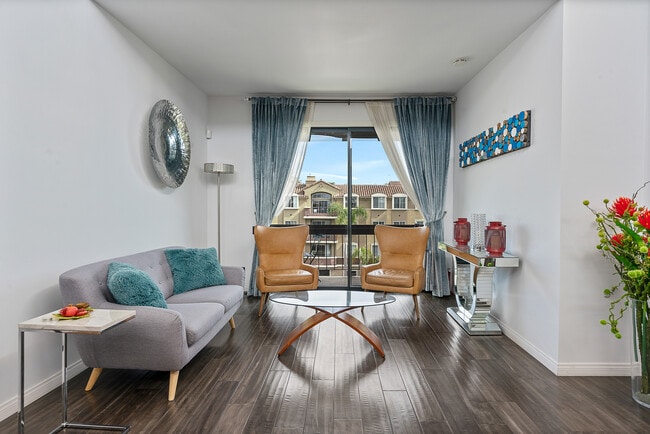 2175 S Beverly Glen Blvd, Unit 403 in Los Angeles, CA - Building Photo - Building Photo