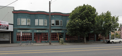 6433 SE Foster Rd in Portland, OR - Building Photo - Building Photo