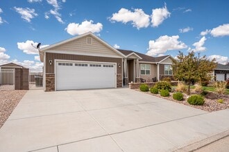 5205 Scenic Dr in Cedar City, UT - Building Photo - Building Photo