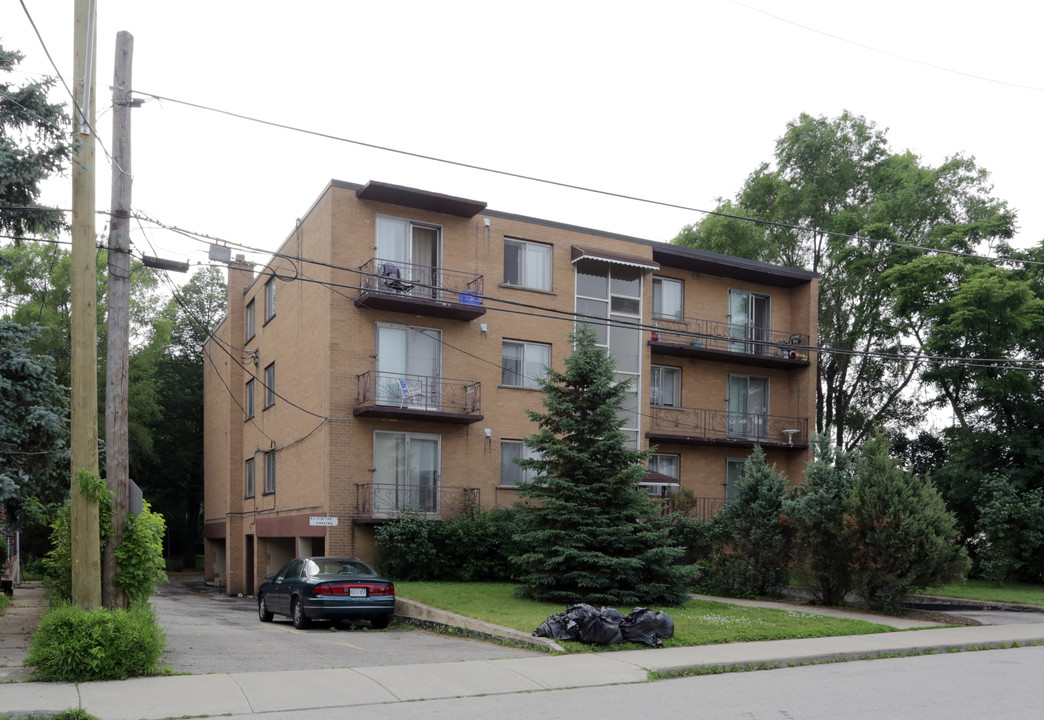 10 W Park Ave in Hamilton, ON - Building Photo