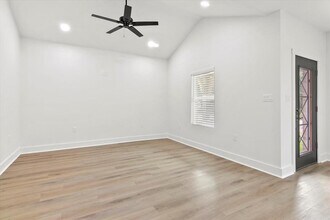 685 Jones St in Bridge City, TX - Building Photo - Building Photo