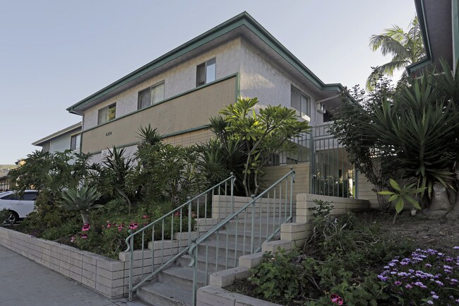 6324 Pickering Ave in Whittier, CA - Foto de edificio - Building Photo