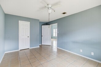 7627 Windsor Oaks in San Antonio, TX - Building Photo - Building Photo