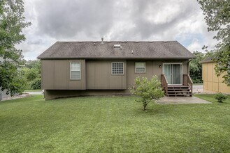 612 NE Topaz Dr in Lee's Summit, MO - Building Photo - Building Photo