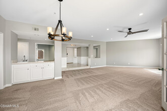 1731 Pearl Way in Oxnard, CA - Building Photo - Building Photo