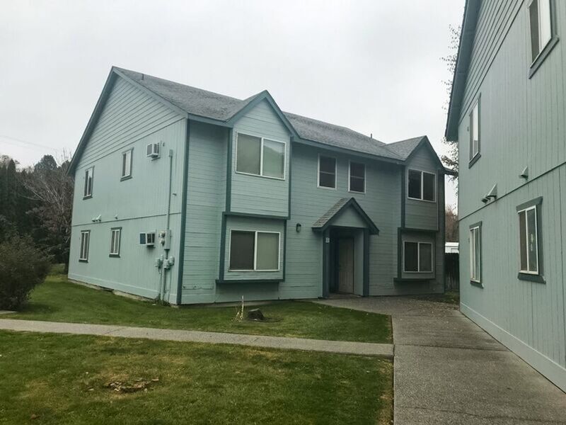 17 W 24th Ave in Kennewick, WA - Building Photo