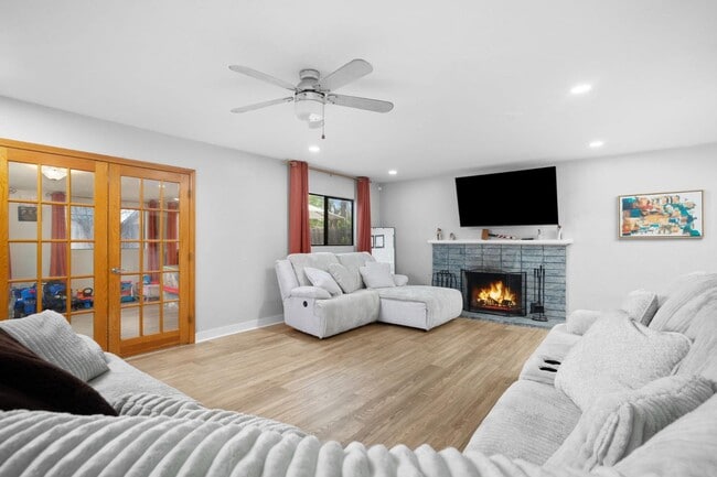 1929 Oak Hill Dr in Escondido, CA - Building Photo - Building Photo