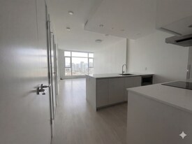 4670 Assembly Wy in Burnaby, BC - Building Photo