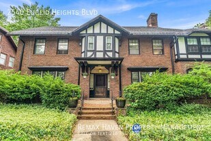 2540 Euclid Heights Blvd in Cleveland Heights, OH - Building Photo