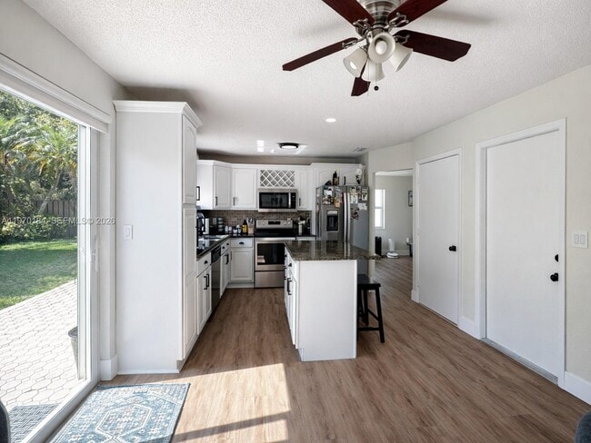 10708 NW 12th Manor in Plantation, FL - Building Photo - Building Photo