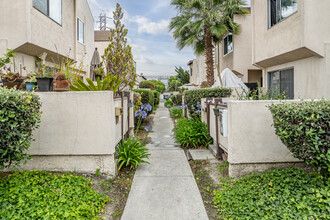 16710 Orange Ave in Paramount, CA - Building Photo - Building Photo