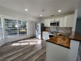 6143 Hester Ave in Ft. Myers, FL - Building Photo