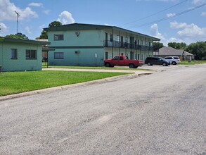 Sunrise Apartment Homes in Giddings, TX - Building Photo - Building Photo