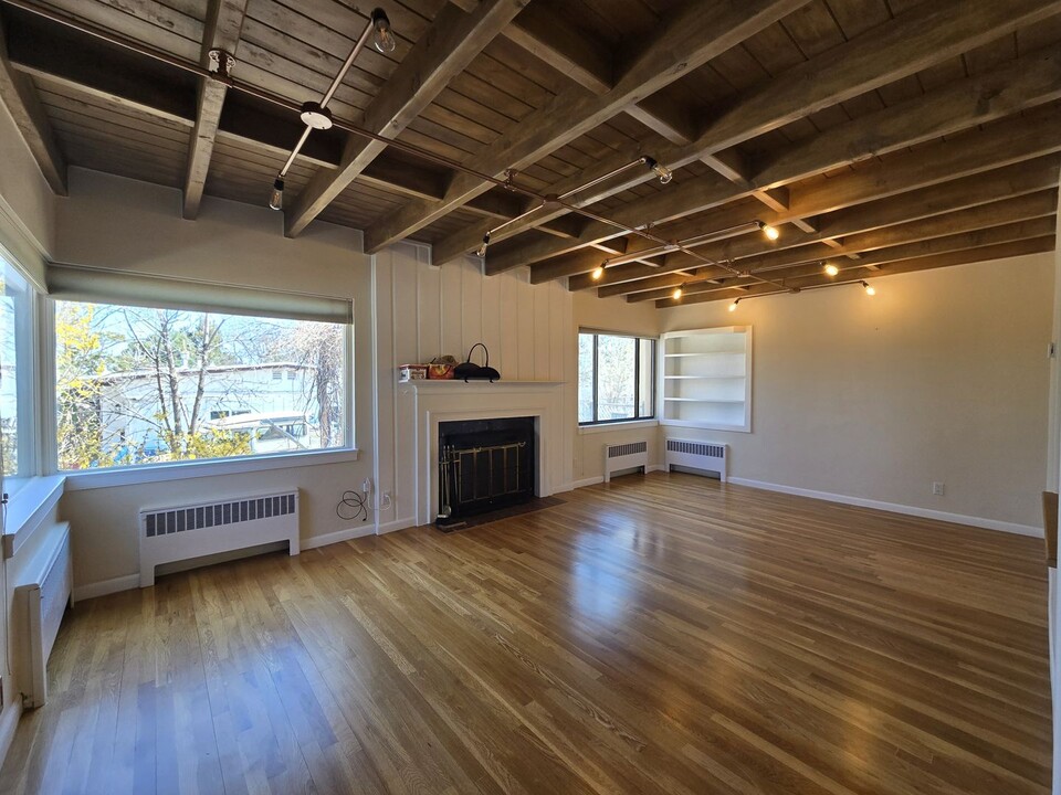 4557 Trinity Dr in Los Alamos, NM - Foto de edificio