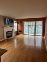 2250 NW 58th St, Unit 204 in Seattle, WA - Building Photo