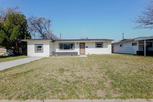 11741 Abston Ln in Dallas, TX - Building Photo - Building Photo