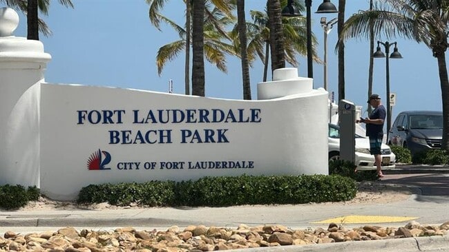 625 Antioch Ave in Fort Lauderdale, FL - Foto de edificio - Building Photo